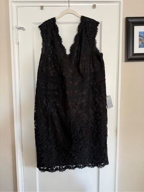 Tadashi Shoji size 24W Black Lace V-Neck Sleeveless Dress
